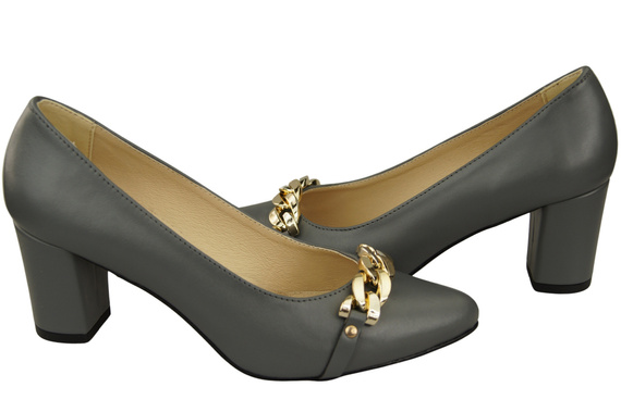 Classic Women's Pumps Shoes made of Natural Leather with a Gold Decorative Chain 200 ElitaBut