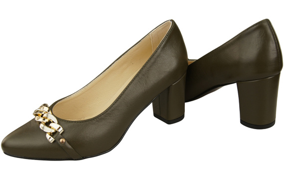 Classic Women's Pumps Shoes made of Natural Leather with a Gold Decorative Chain 200 ElitaBut