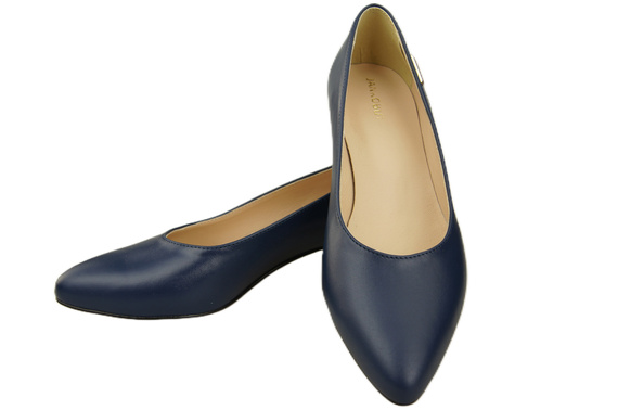 Women's low-heeled pumps timeless elegance and comfort 220 ElitaBut