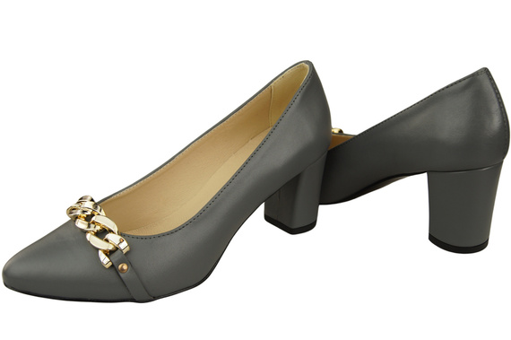 Classic Women's Pumps Shoes made of Natural Leather with a Gold Decorative Chain 200 ElitaBut