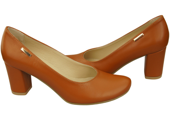 Footwear Classic Women's Natural Leather Almond Nose Dugout 201 ElitaBut