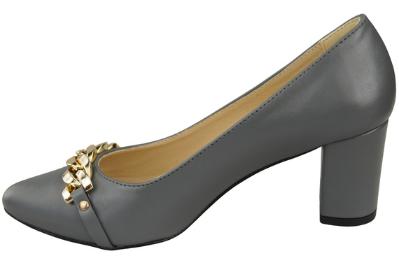 Classic Women's Pumps Shoes made of Natural Leather with a Gold Decorative Chain 200 ElitaBut