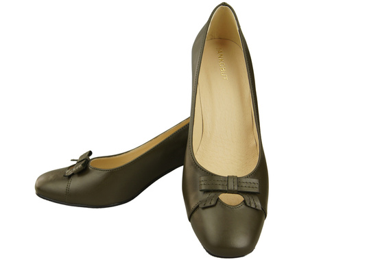 Women's Pumps with a Bow, Natural Leather and Low Heel 203 ElitaBut
