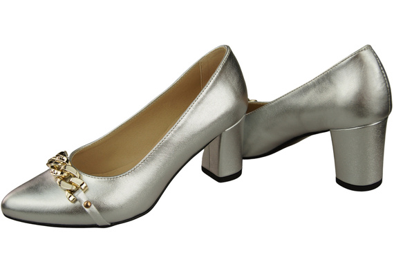 Classic Women's Pumps Shoes made of Natural Leather with a Gold Decorative Chain 200 ElitaBut