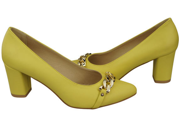 Classic Women's Pumps Shoes made of Natural Leather with a Gold Decorative Chain 200 ElitaBut