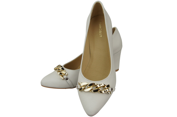 Classic Women's Pumps Shoes made of Natural Leather with a Gold Decorative Chain 200 ElitaBut